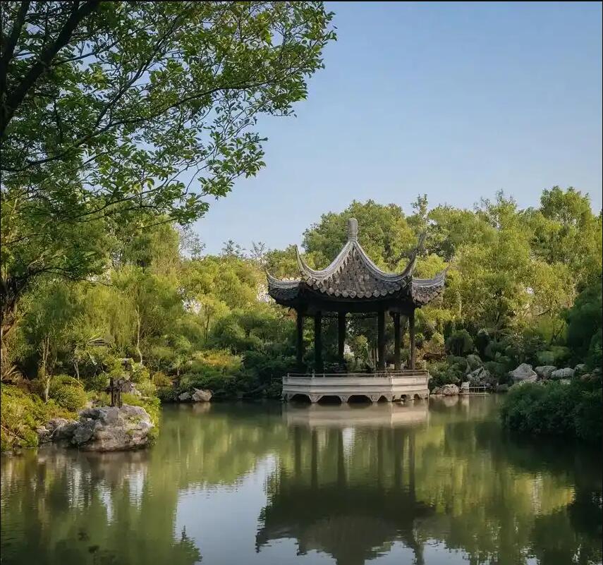 雨花区赤裸旅游有限公司